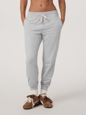 Vuori NWT Pale Grey Performance Joggers Women’s Size Large